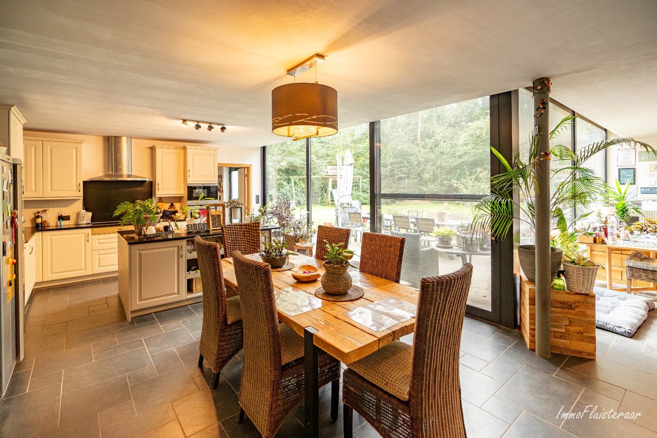 Maison prête à emménager dans un environnement boisé d'environ 24 ares à Keerbergen. 