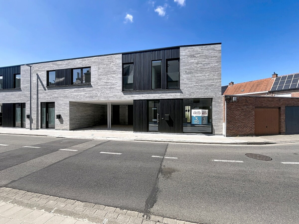 Nieuwbouwwonining met 4 slaapkamers in hartje Aalter op toplocatie. 