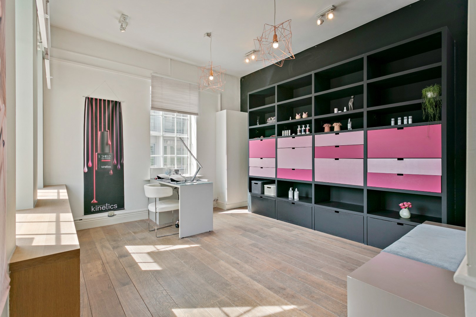 Handelspand met parkeermogelijkheid in het centrum van Bonheiden 