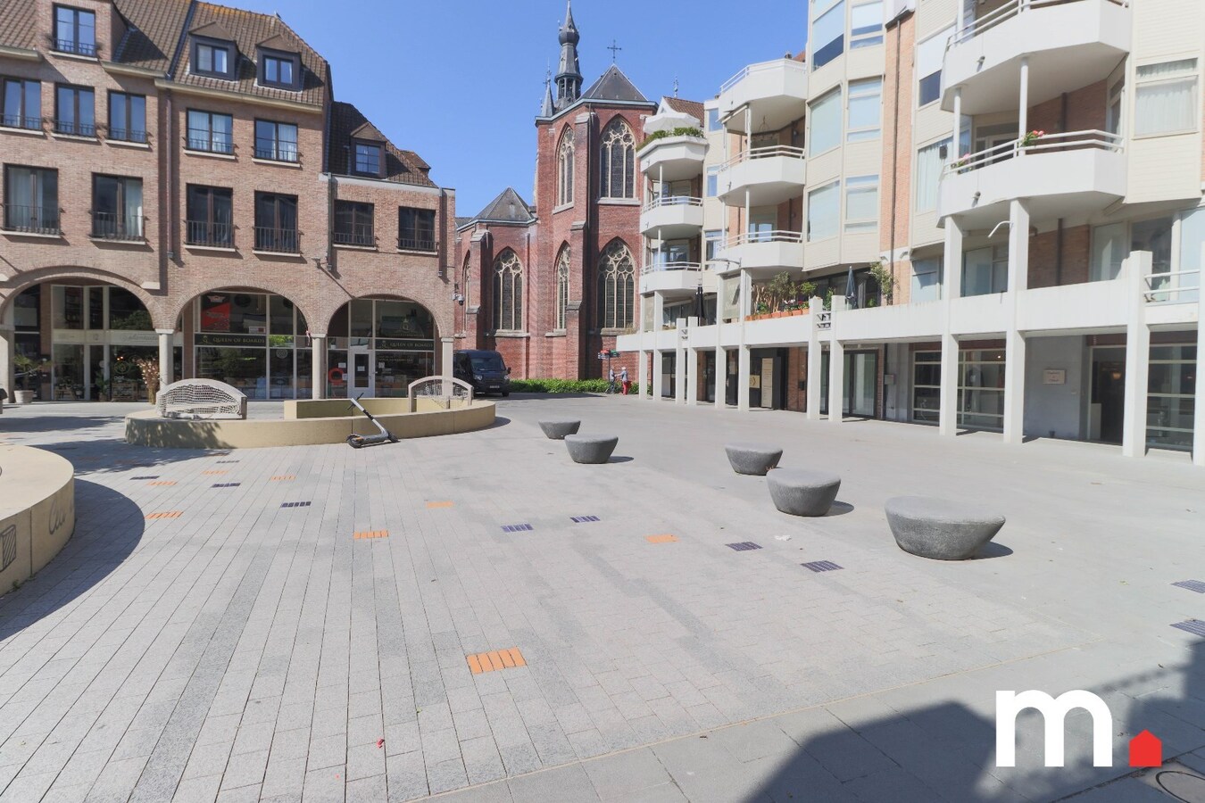 TOPPER !  Fantastisch gelegen appartement op het Overbekeplein in hartje Kortrijk ! 