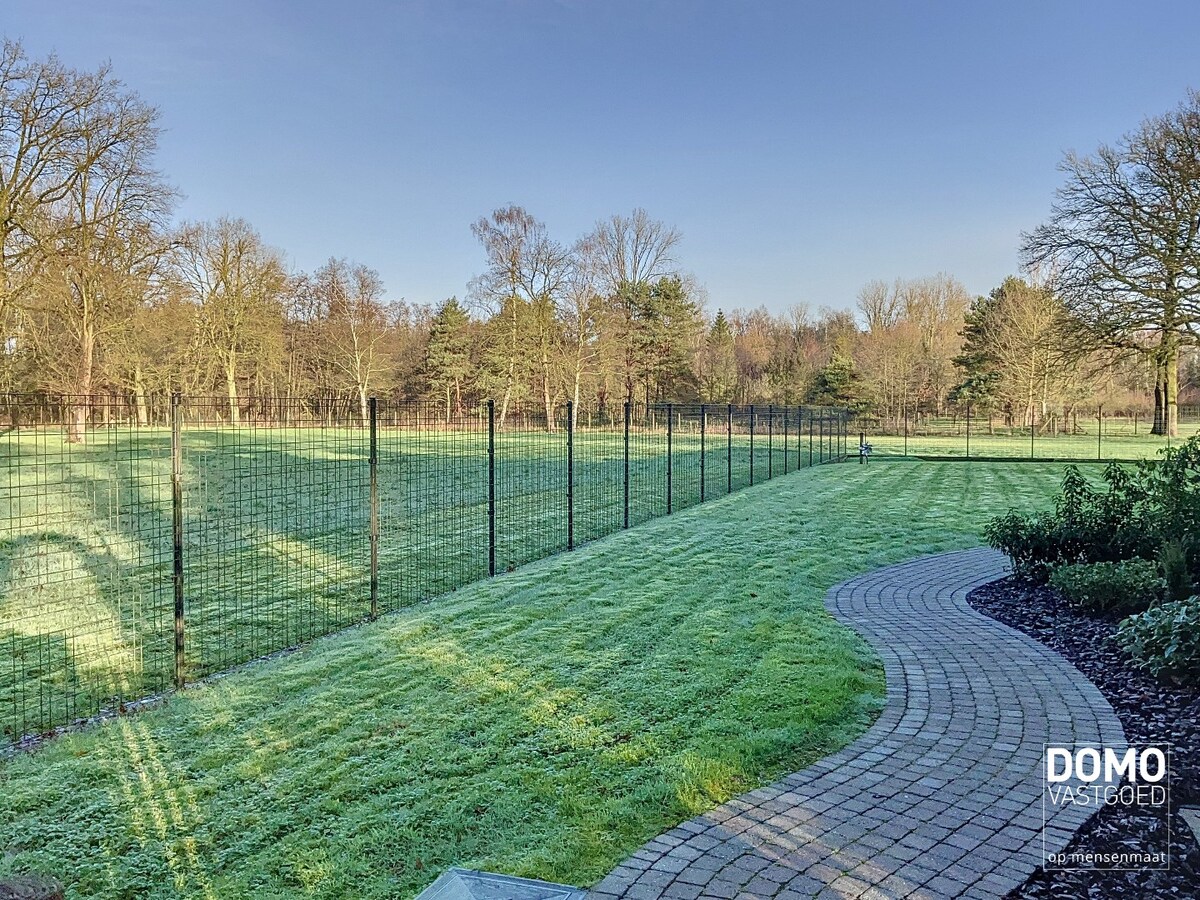 Authentieke open bebouwing met uniek uitzicht en dit in een groene omgeving. 