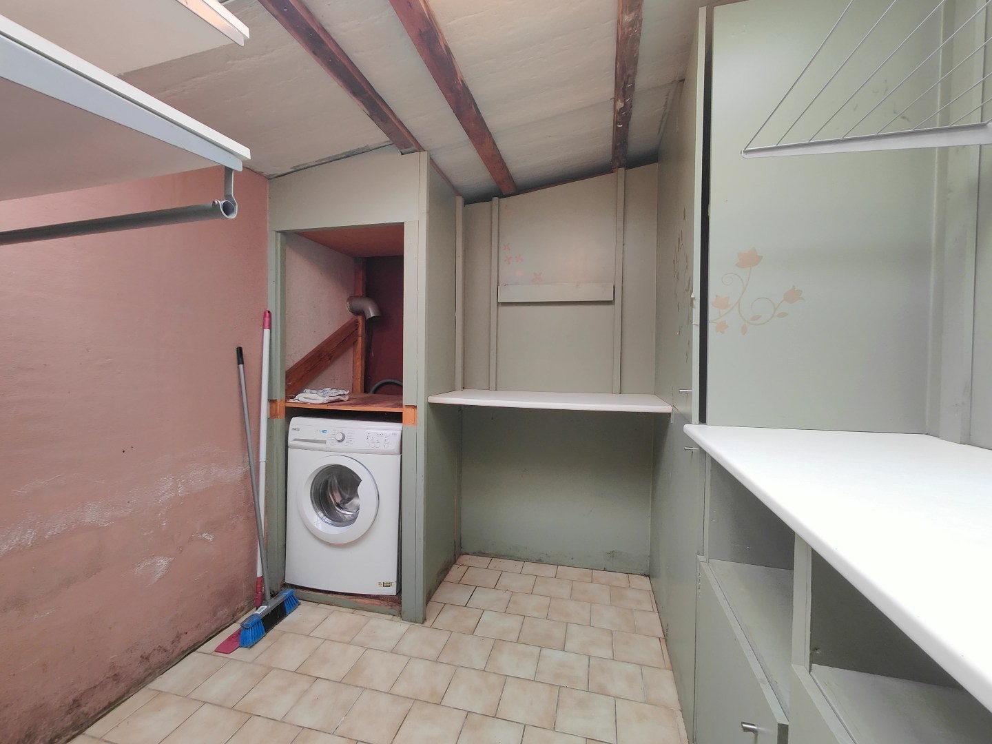 Op te frissen woning met tuin en berging op centrale ligging 