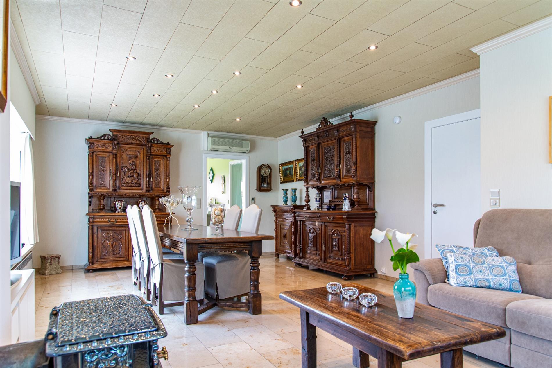 Gerenoveerde woning met 4 slpks én zonnepanelen (met stroomcertificaten!) rustig gelegen te Maldegem 