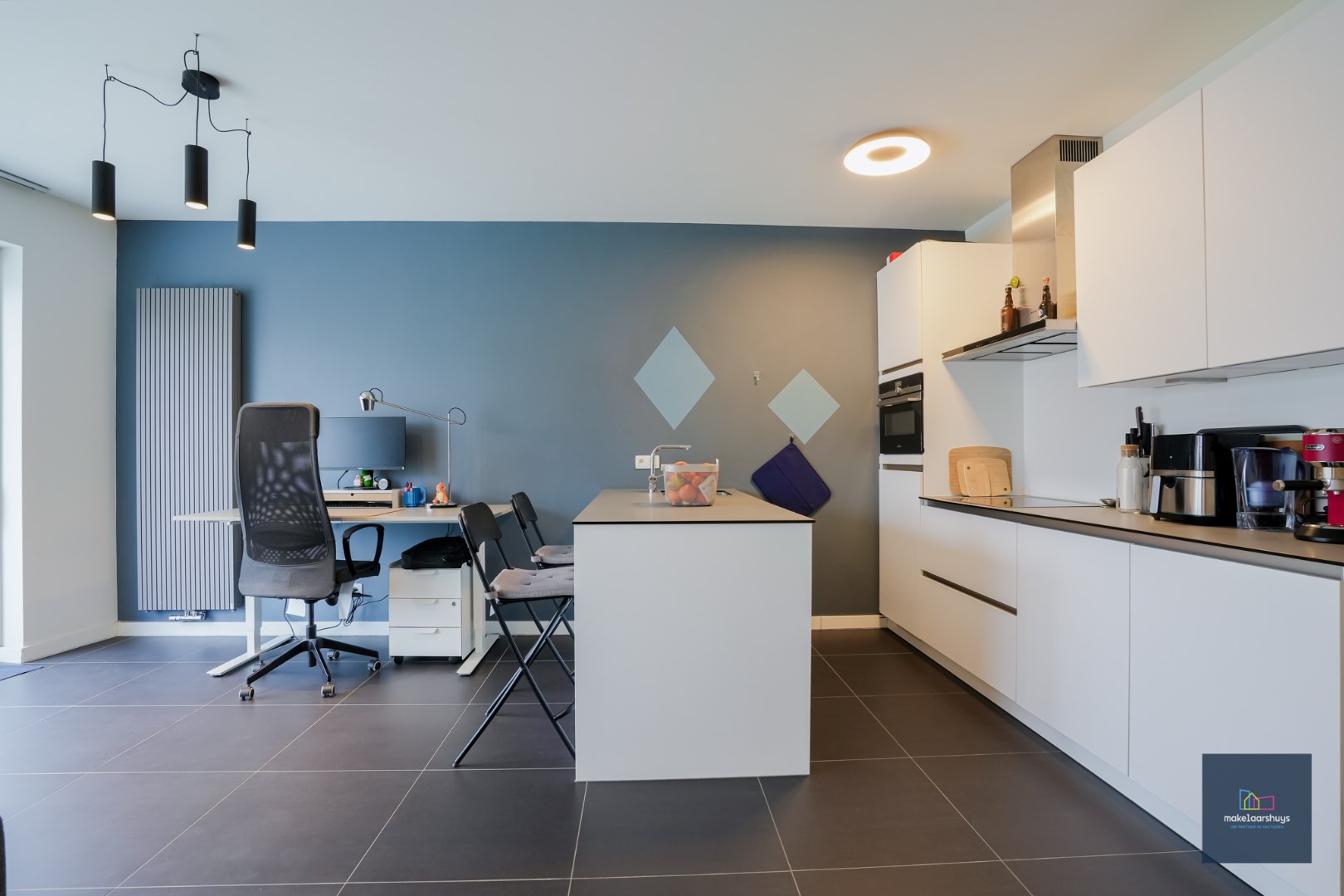 2-slpk.app met ruim terras, kelder, garage en laadpaal 