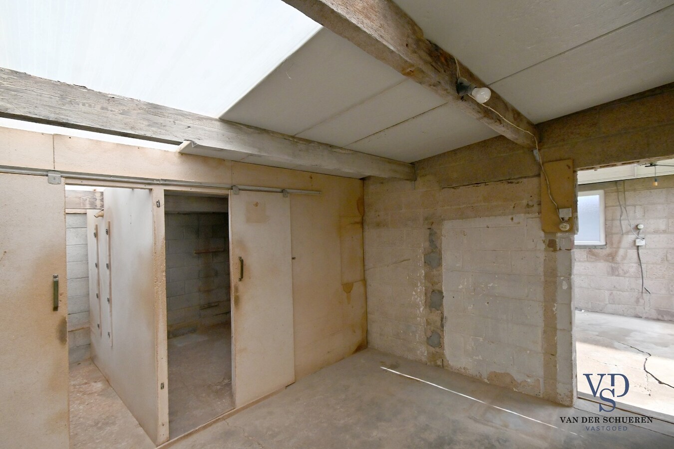 Half Open gezinswoning met potentieel 