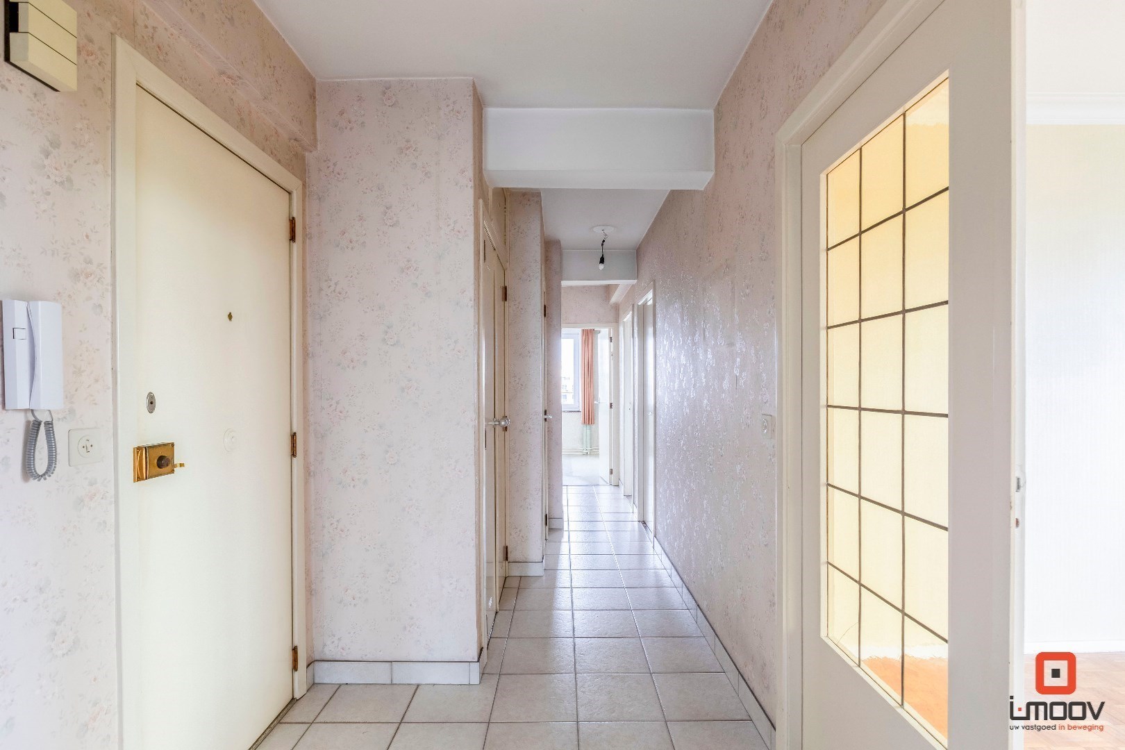 Ruim en lichtrijk drieslaapkamerappartement met prachtig zicht op het water en het groen! 