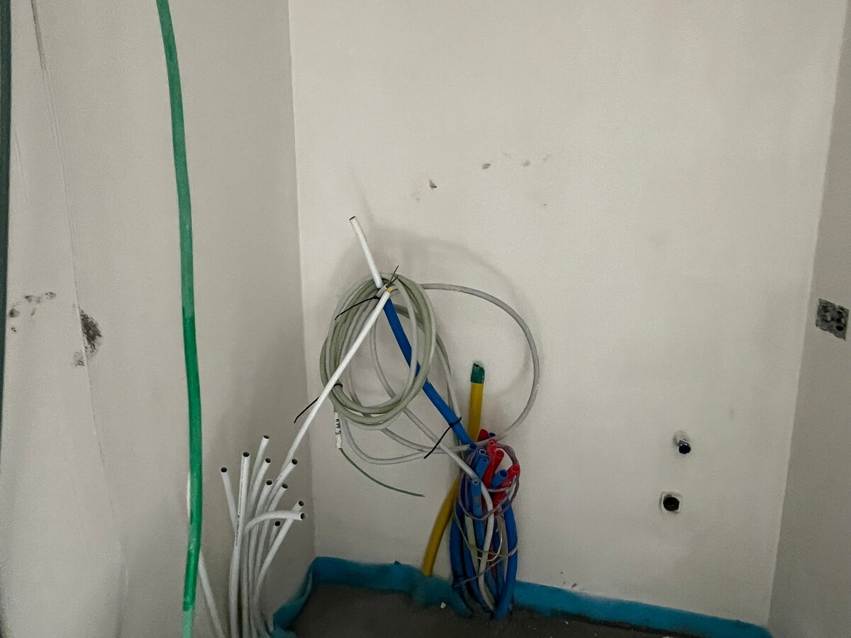Casco+ appartement. Uniek uitzicht ! 2 slaapk., 3de verdiep. Lift. Verkoop met REGISTRATIE (geen BTW) ! 
