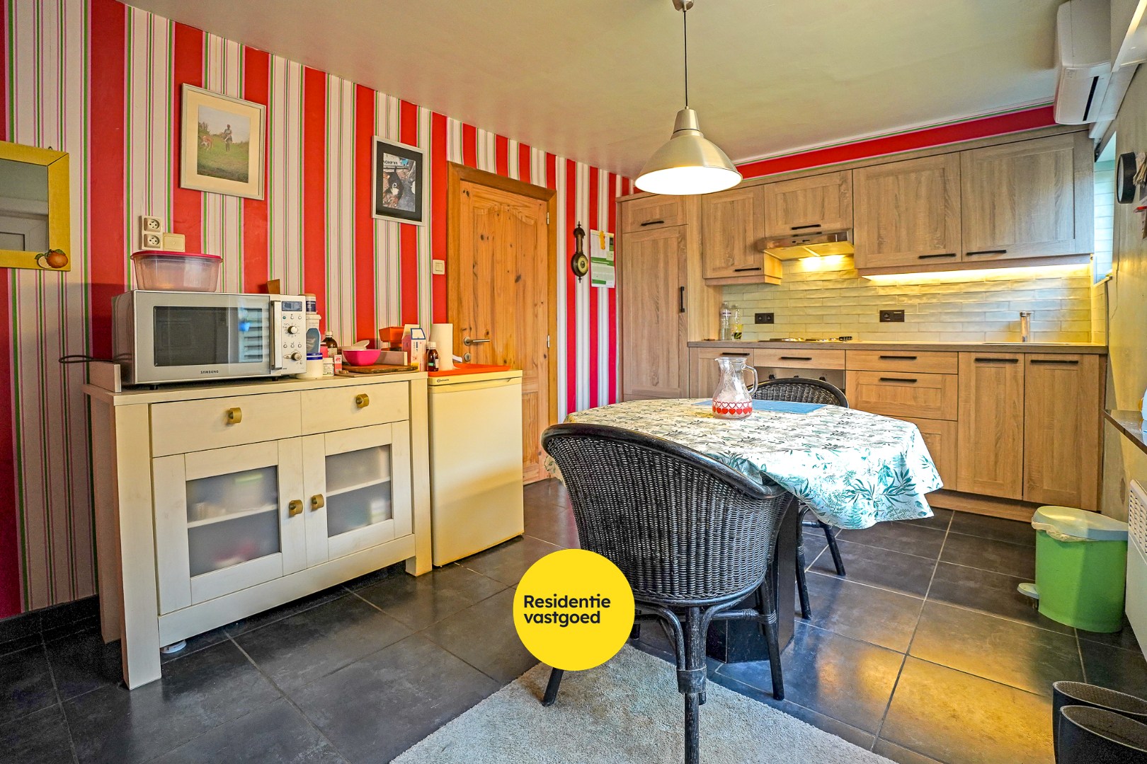 Alleenstaande woning met veel potentieel op 655m² te Houthulst. 