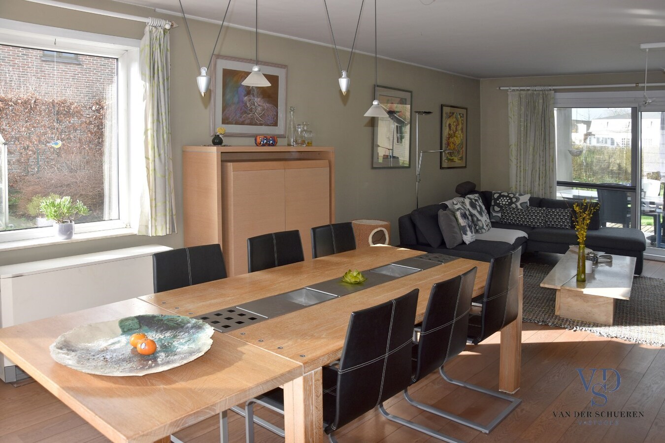 Eigentijdse, verrassend ruime Open Bebouwing 