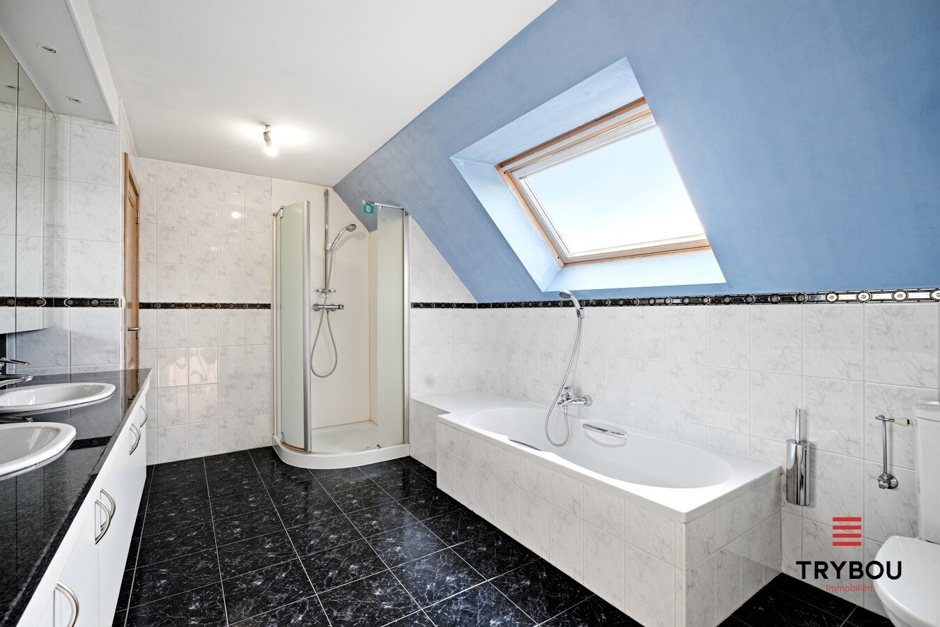 Ruime halfopen woning met 5 slaapkamers te koop in Werken met garage en ruime tuin! 
