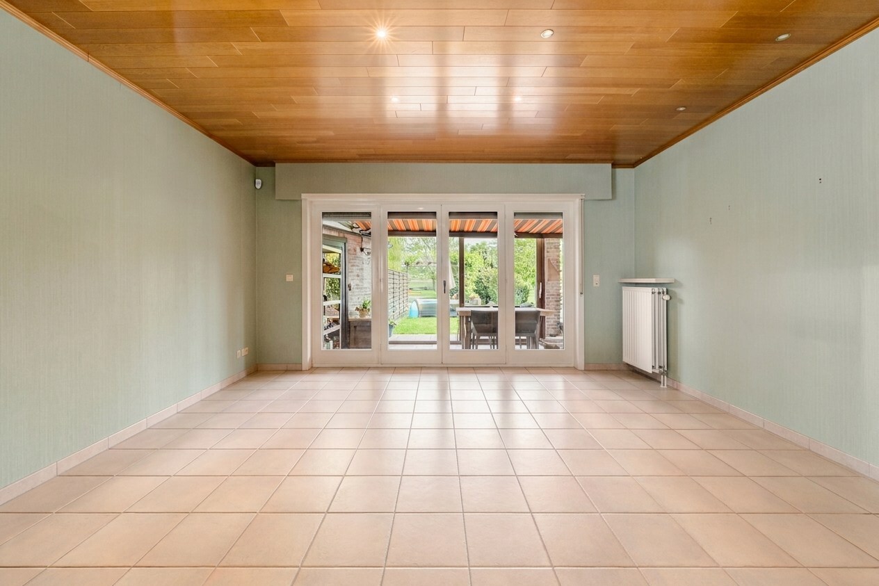 Wonen en werken combineren op toplocatie te Ichtegem - handelswoning met ruime woonst, tuin en garage 