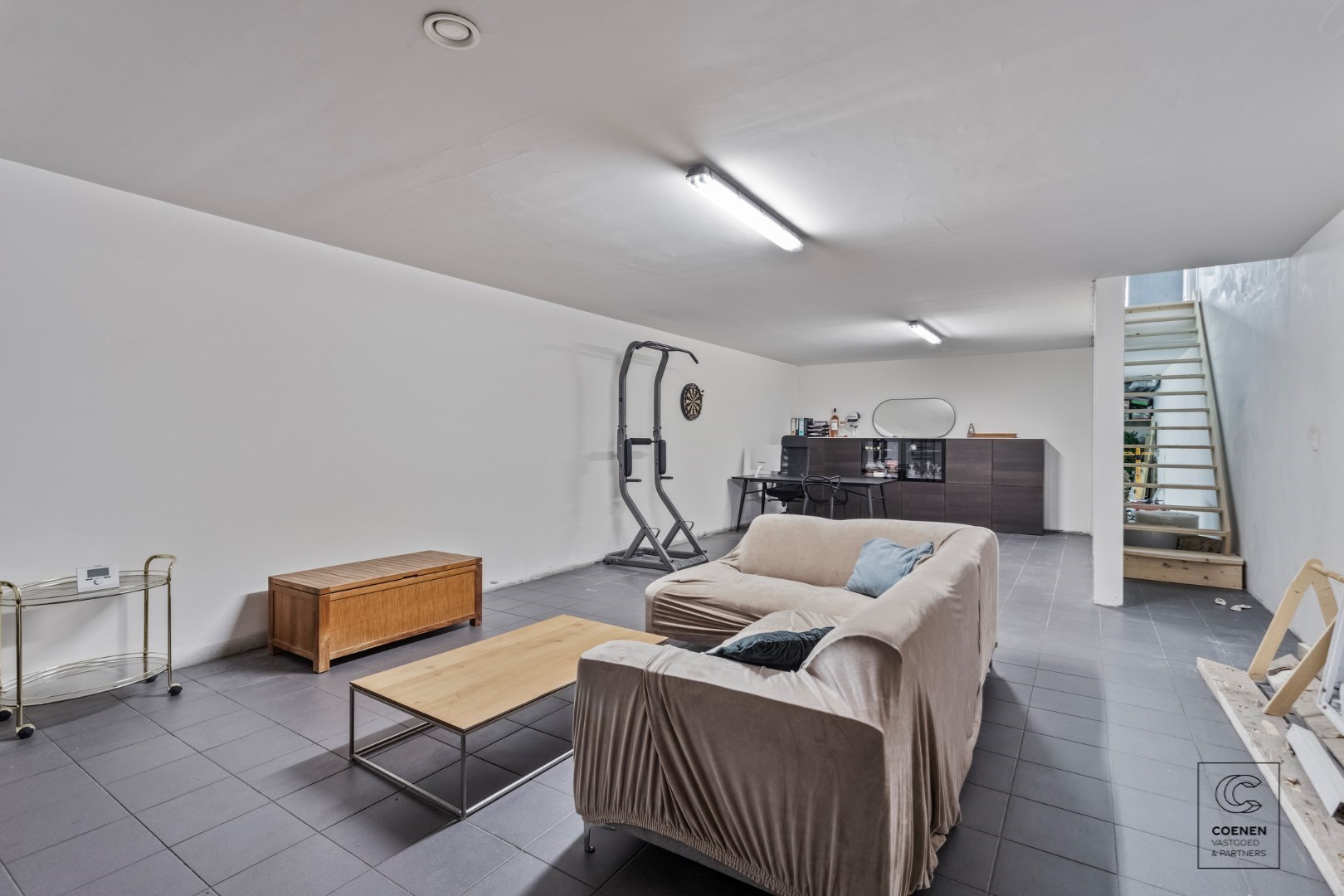 Prachtig verder af te werken HOB van 320 m² in een doodlopende straat! 