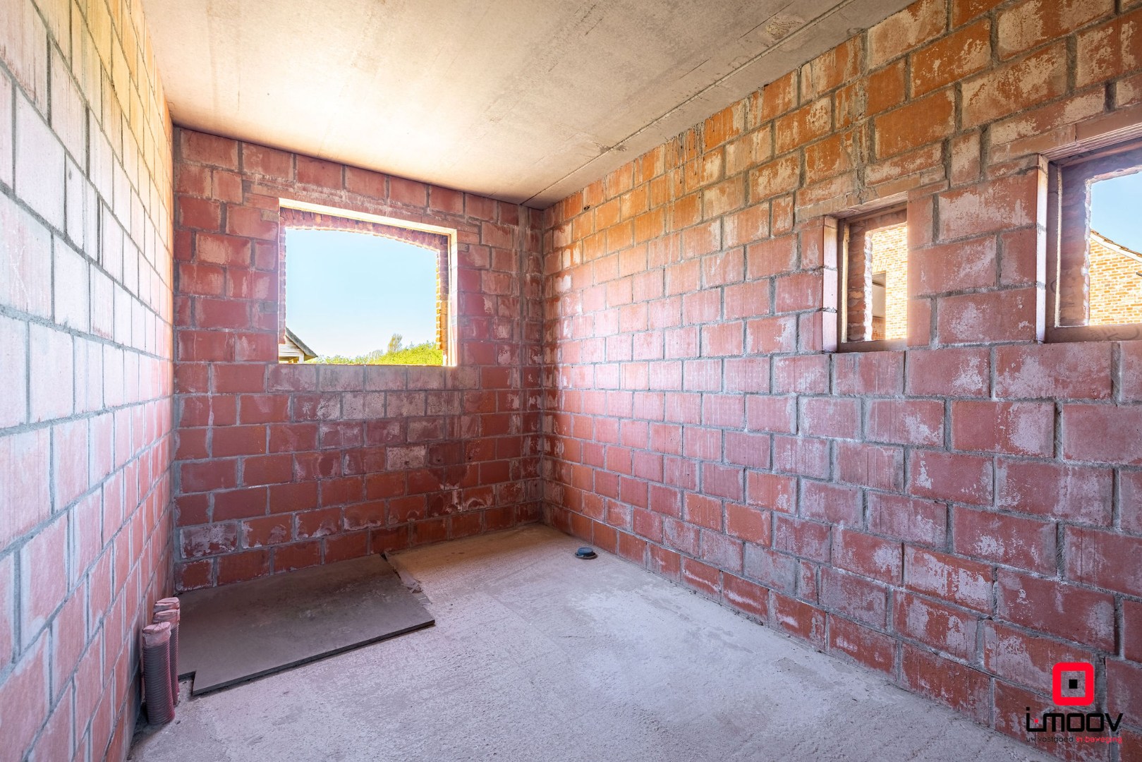 Landelijk gelegen ruwbouwhoeve met bijgebouwen op uitzonderlijk perceel van ca. 9.331 m² 