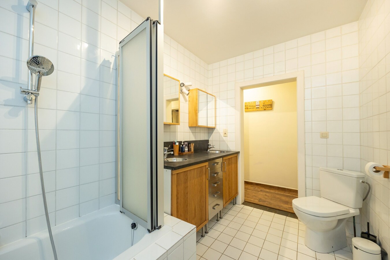 Charmante en ruime woning met zwembad en bijgebouw op toplocatie 