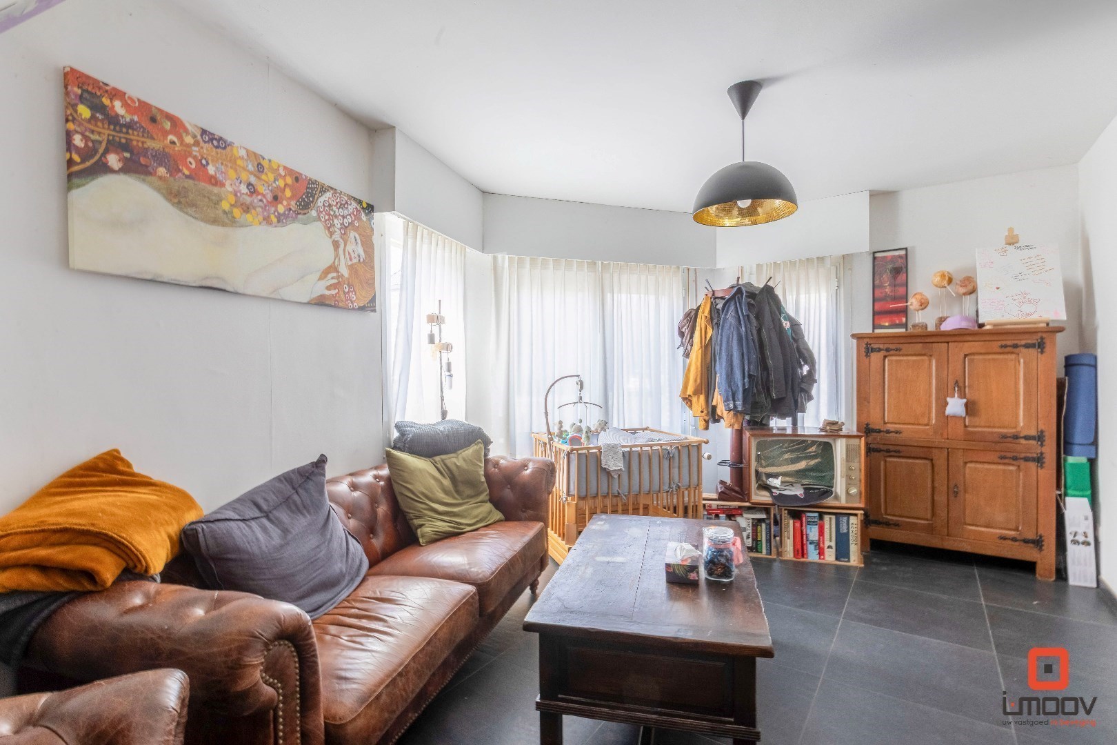 Deels vernieuwde woning met potentieel op uitstekende locatie 