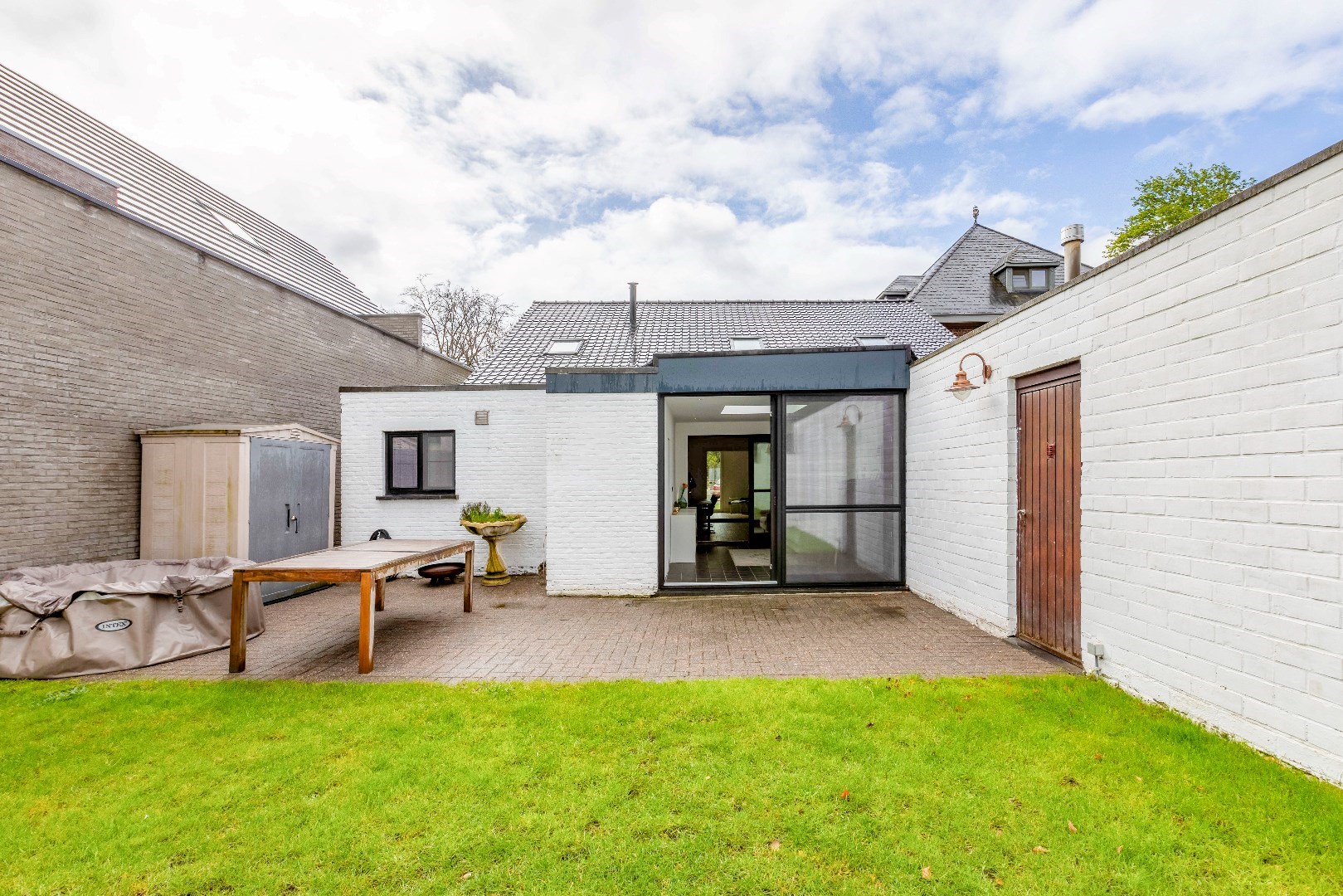 Instapklare woning met tuin in de gezellige kern van Laarne 