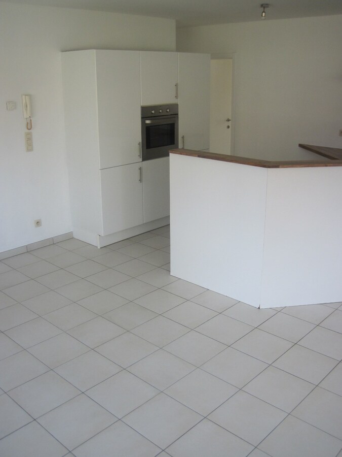 Uitstekend gelegen appartement. Geen vaste kosten ! 