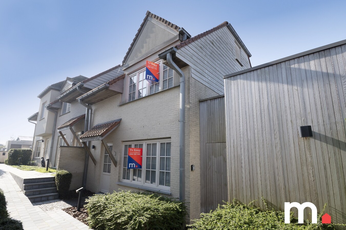 Charmante instapklare woning met zwembad te koop in Moorslede. UNIEKE KANS ! 