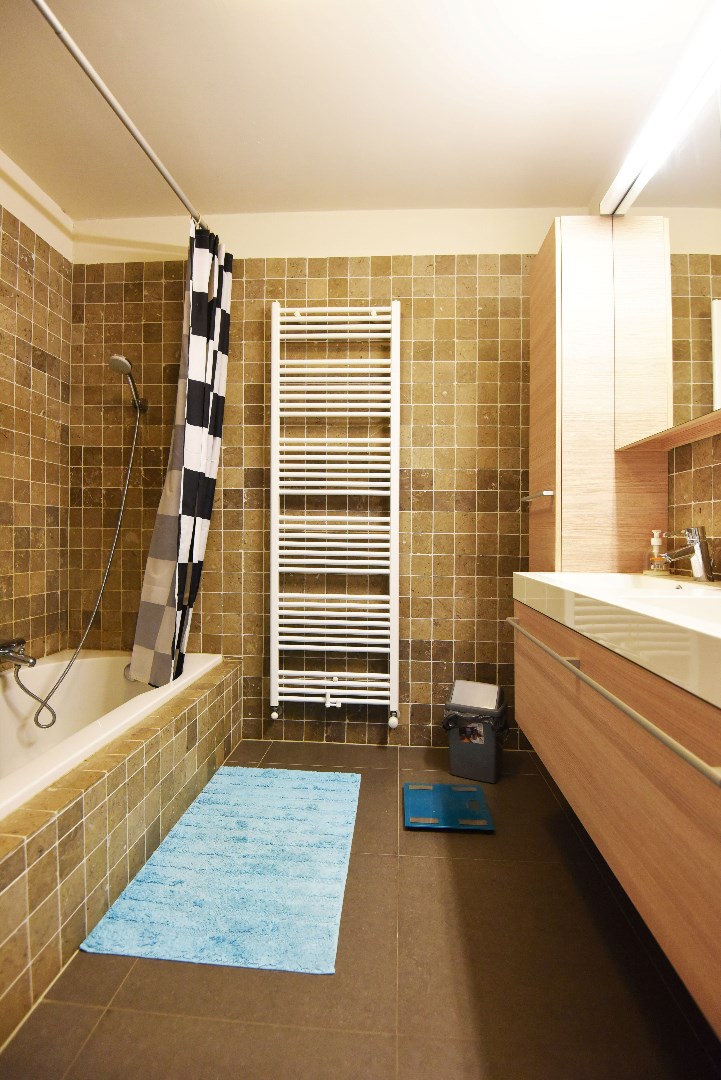 Gelijkvloers appartement met 2 slpks, terras, tuin en garage te Maldegem 