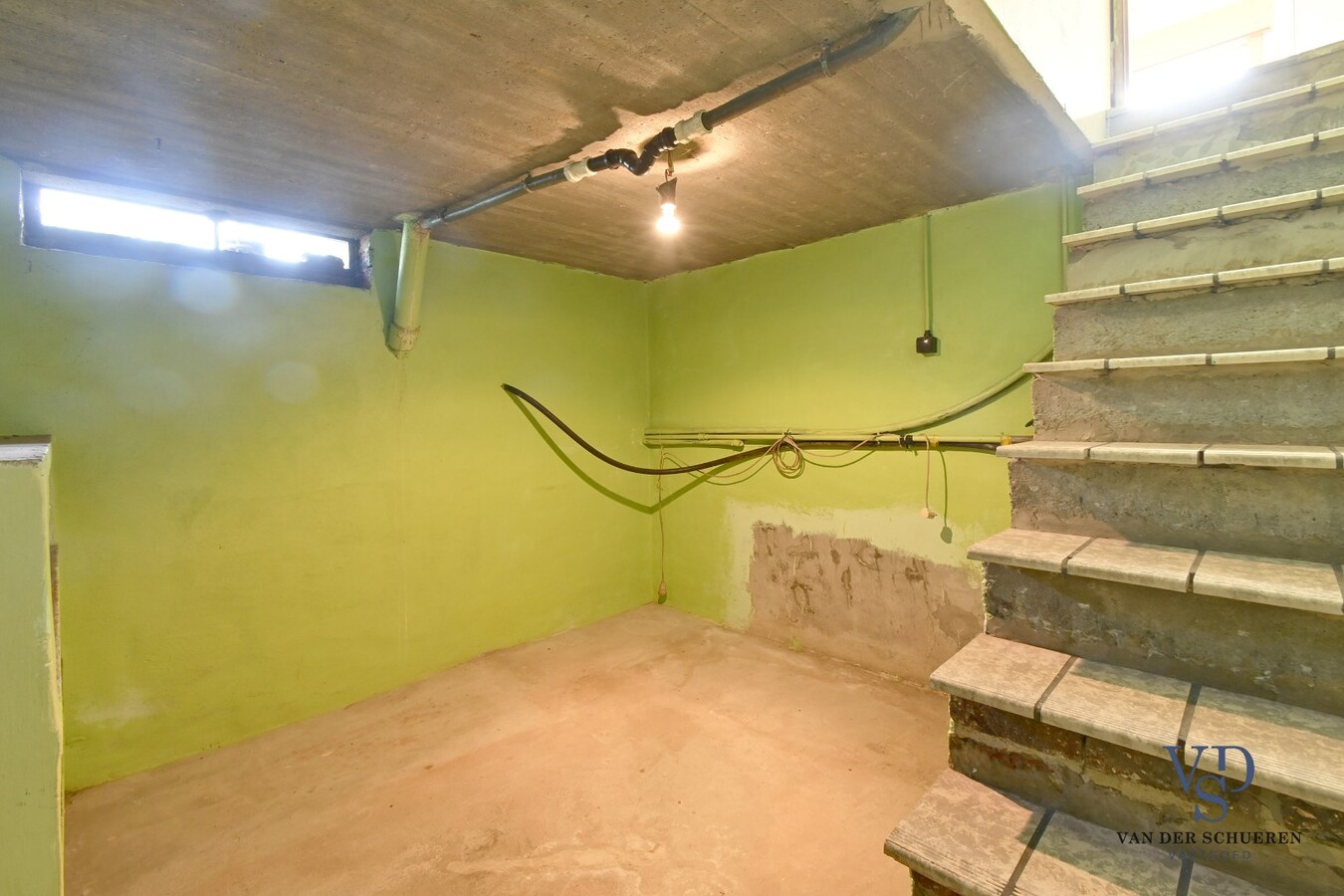 Te renoveren bungalow op een perceel van ca. 2.840 m² 