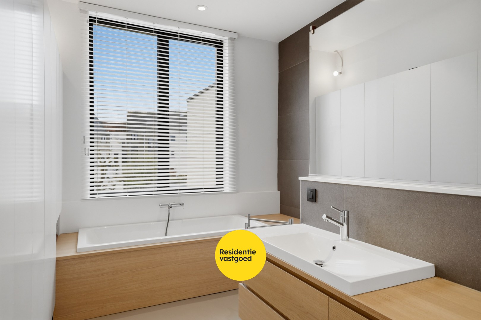 Volledig gerenoveerde woning met zonnige buitenruimte 