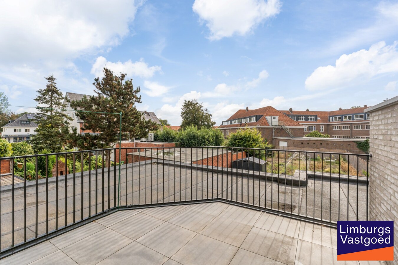 Appartement (80m²), 2 slpk, 2 ruime terrassen, autostaanplaats + kelderberging 