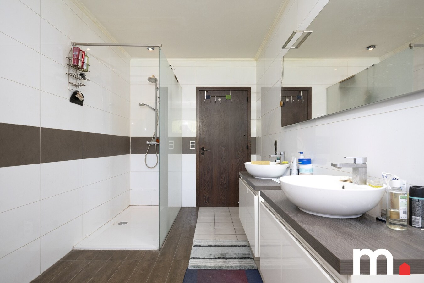 Unieke Villa te Roeselare op 2258m² met 28 zonnepanelen en 432m² bewoonbare oppervlakte! 