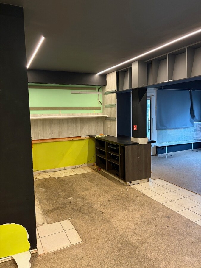 Centraal gelegen handelspand 