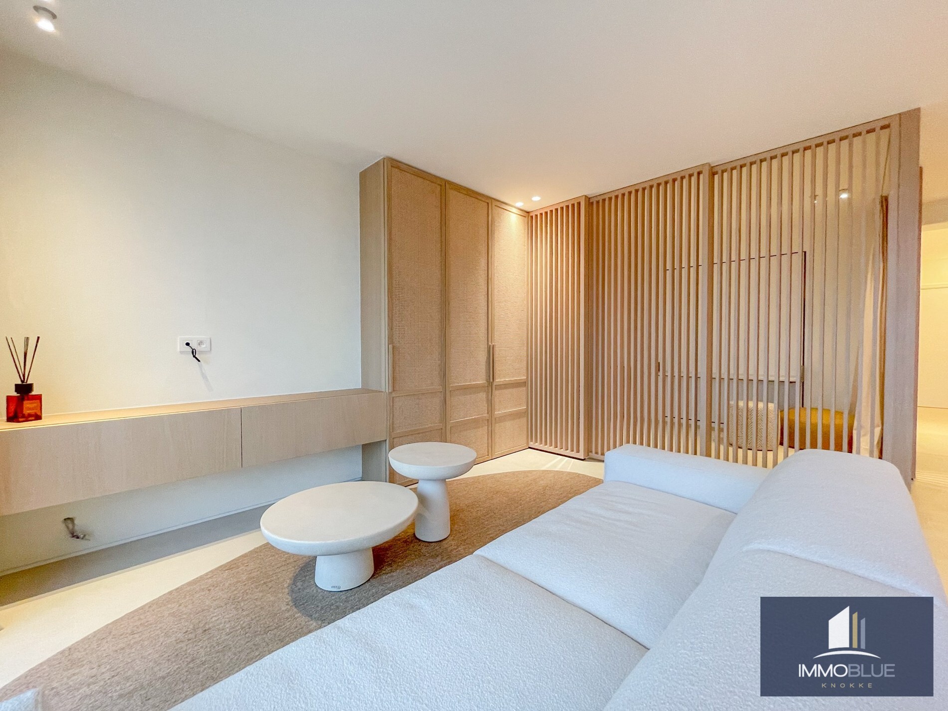 Luxueus volledig gerenoveerd appartement met een weids uitzicht gelegen in het Zoute. 