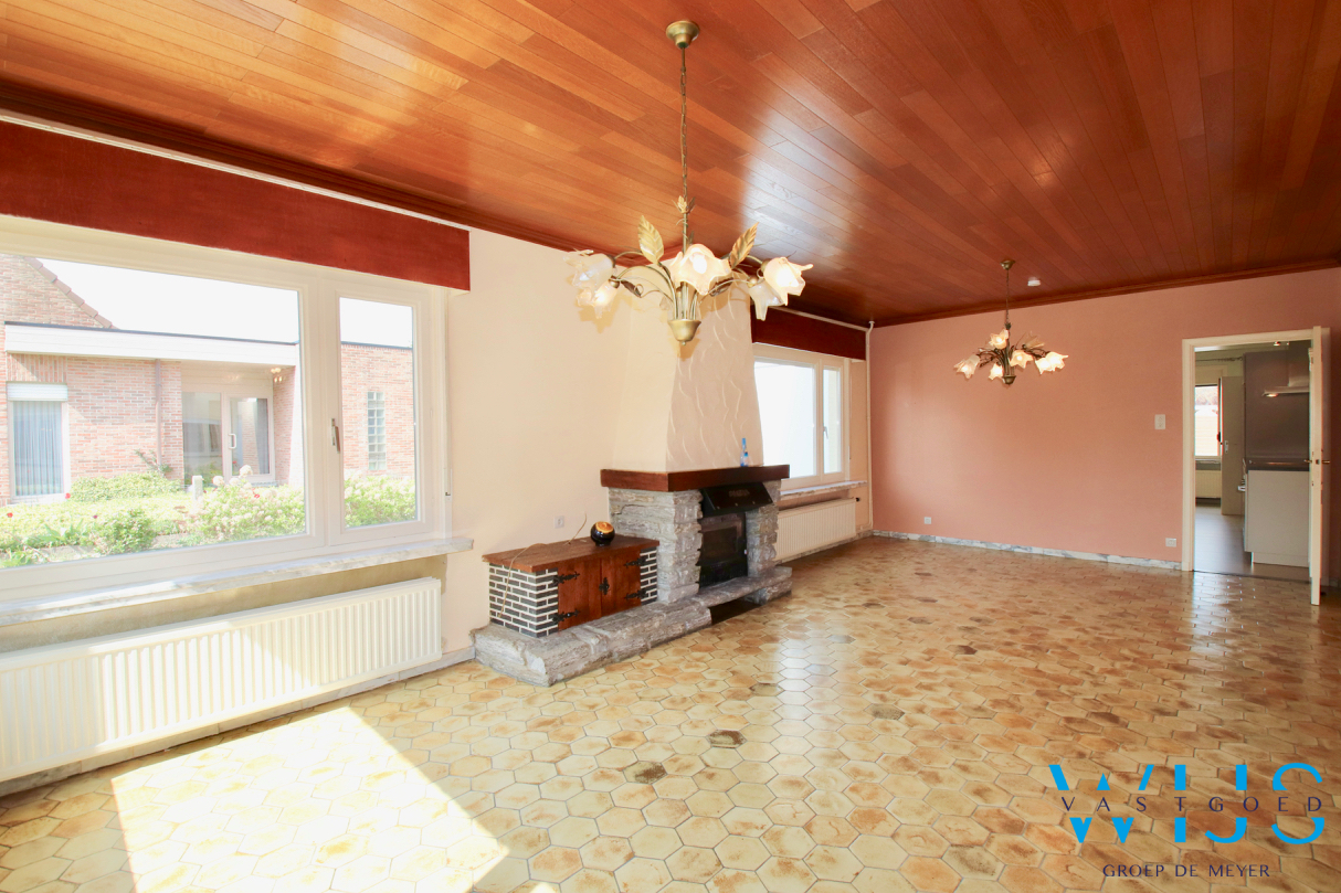 Ruime bungalow met bijgebouw op een ideale locatie in Assenede ! 