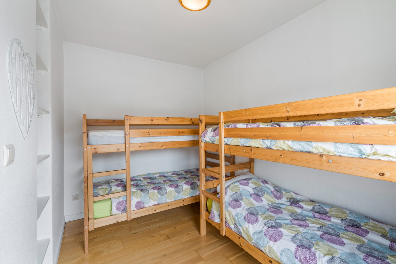 Bemeubeld appartement met 2 slaapkamers en garagebox 