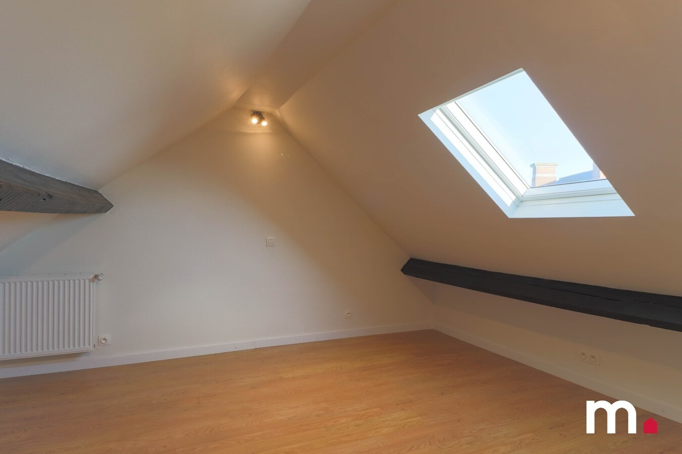 Ruim gerenoveerd appartement op een goede ligging voorzien van alle comfort ! 