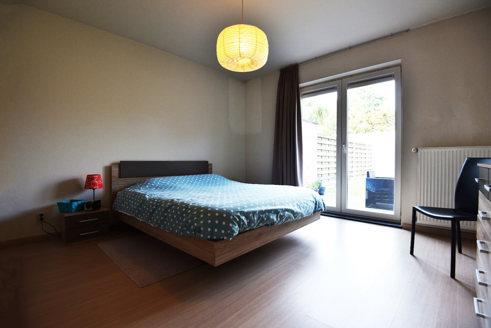 Gelijkvloers appartement met 2 slpks, terras, tuin en garage te Maldegem 