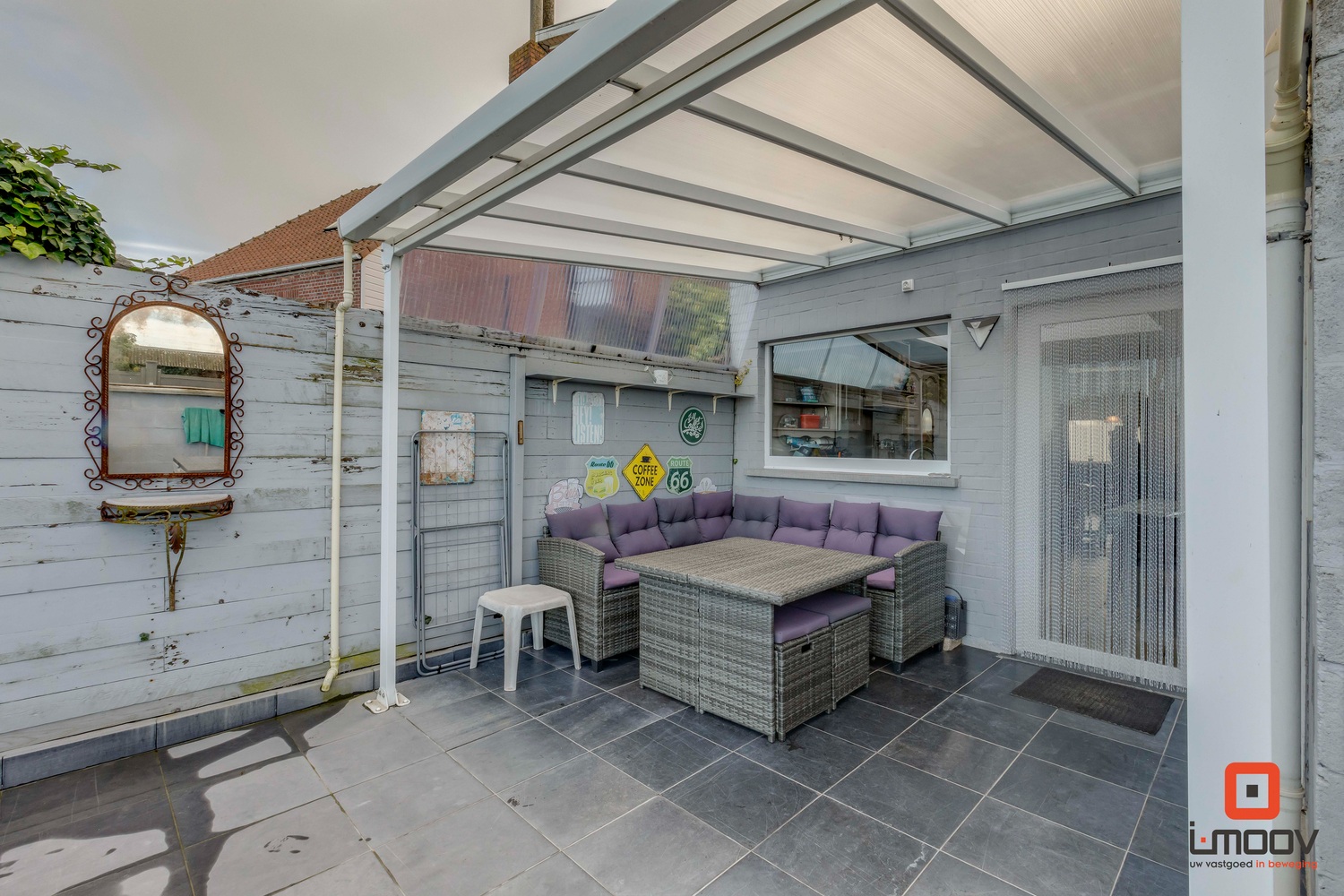 Landelijk gelegen woning met veel potentieel. 