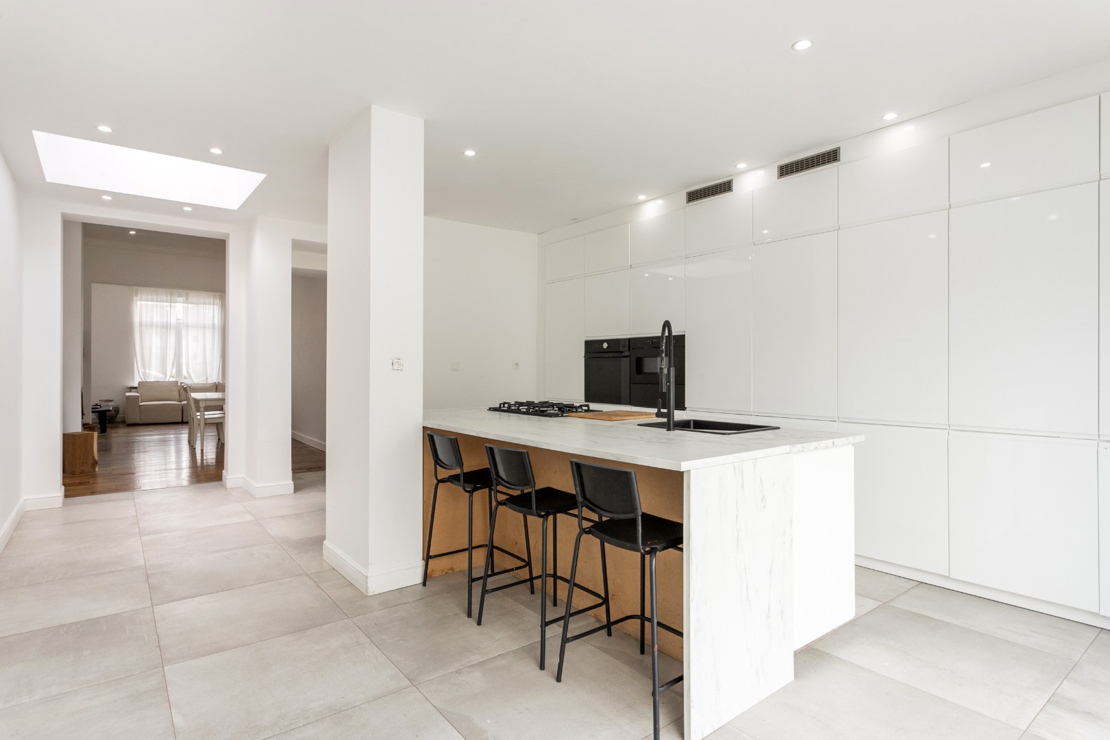 Gerenoveerde woning (EPC B) met 3 slaapkamers, 2 badkamers, tuin en garagebox te koop 