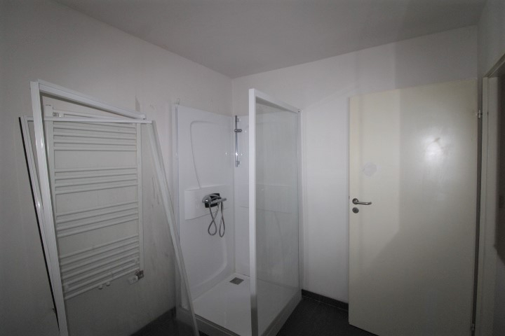 Rijwoning met 2 slaapkamers en koer te Roeselare 