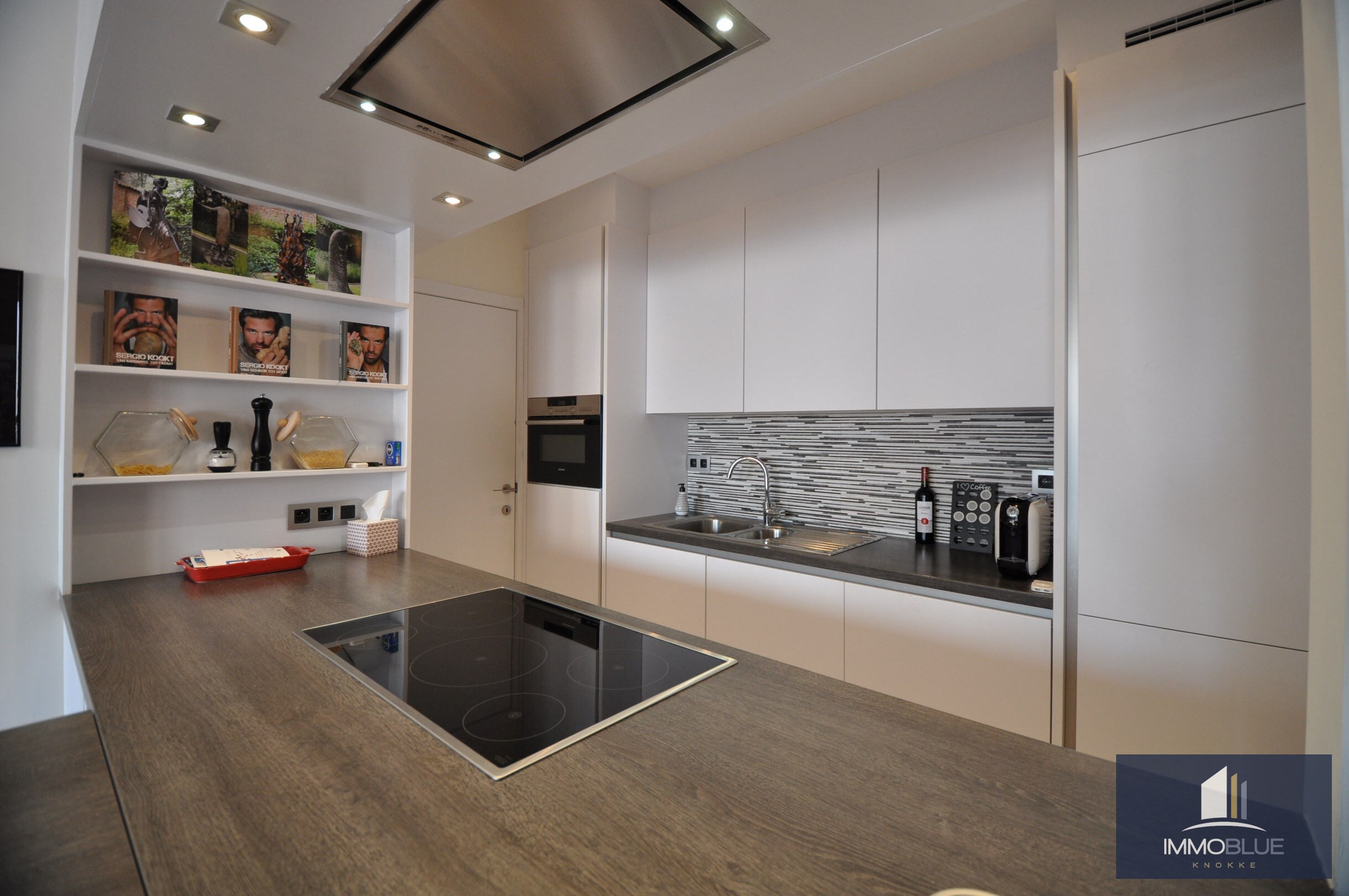 Appartement agréable situé à quelques pas de la mer et de la place Van Bunnen. 