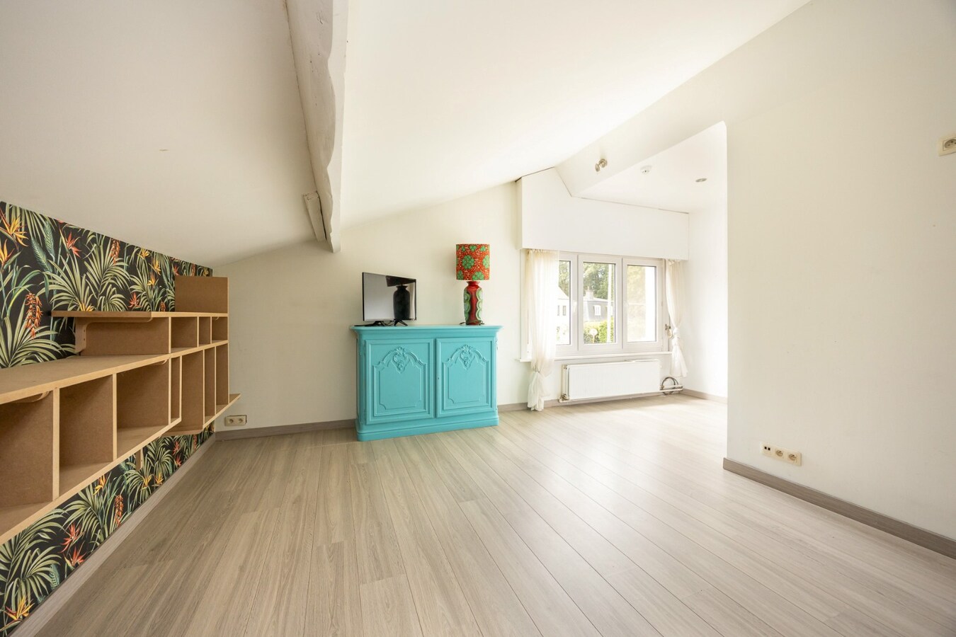 Zeer ruime woning (8 slpk + 8 badkamers) op een perceel van ca. 1.522 m² te Wijnegem/grens Schilde 