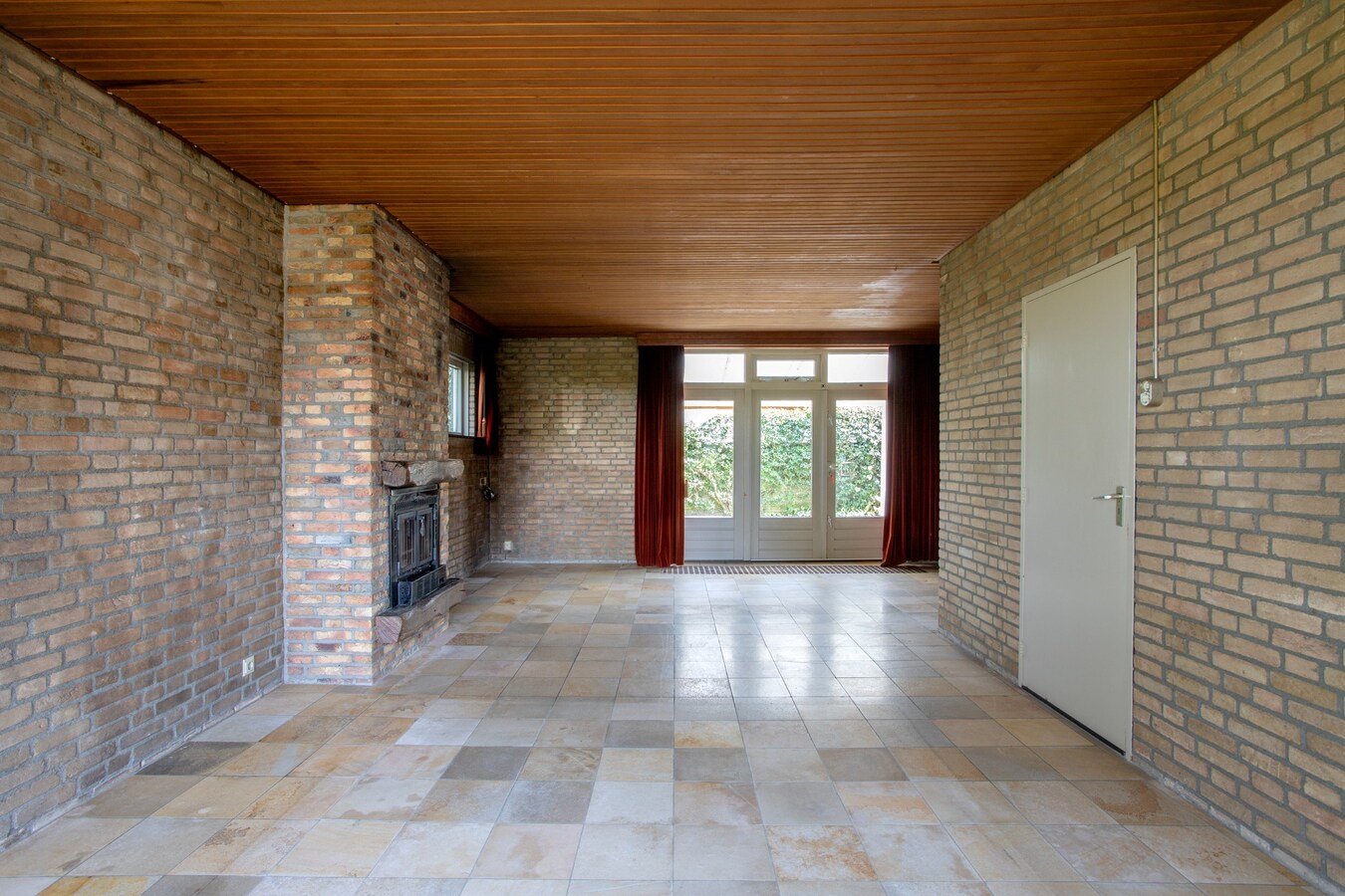 Vrijstaande levensloopbestendige semibungalow met schitterend uitzicht en royale tuin in Hoogeloon. 