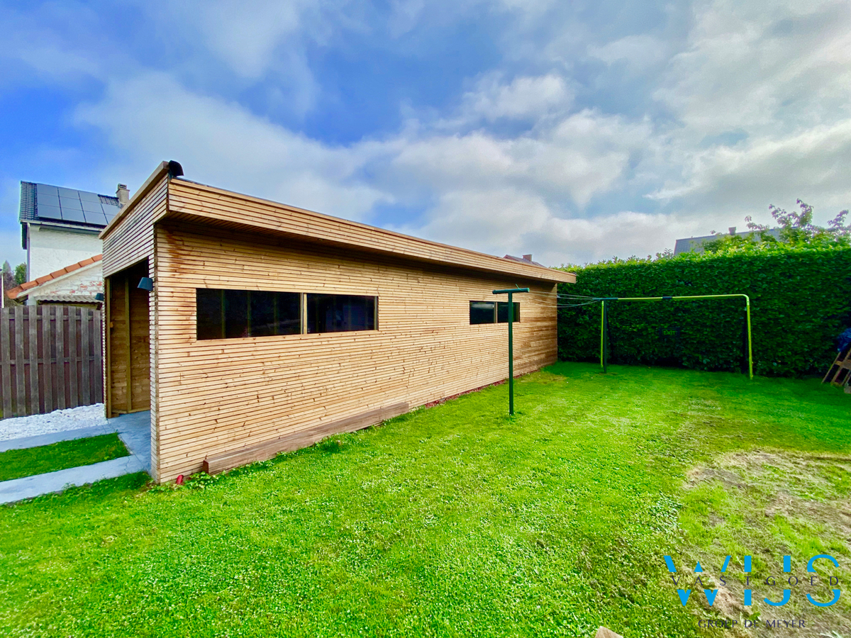 Instapklare gezinswoning met 3 slaapkamers &amp; ruime tuin te Zelzate! 