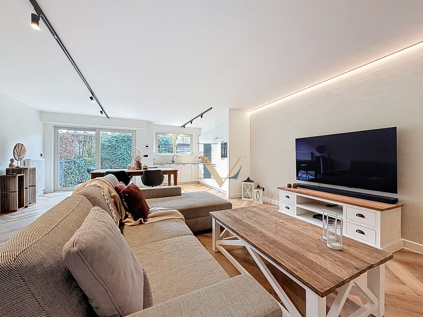 Charmante gerenoveerde rijwoning in pastoriestijl te koop in centrum Schilde 