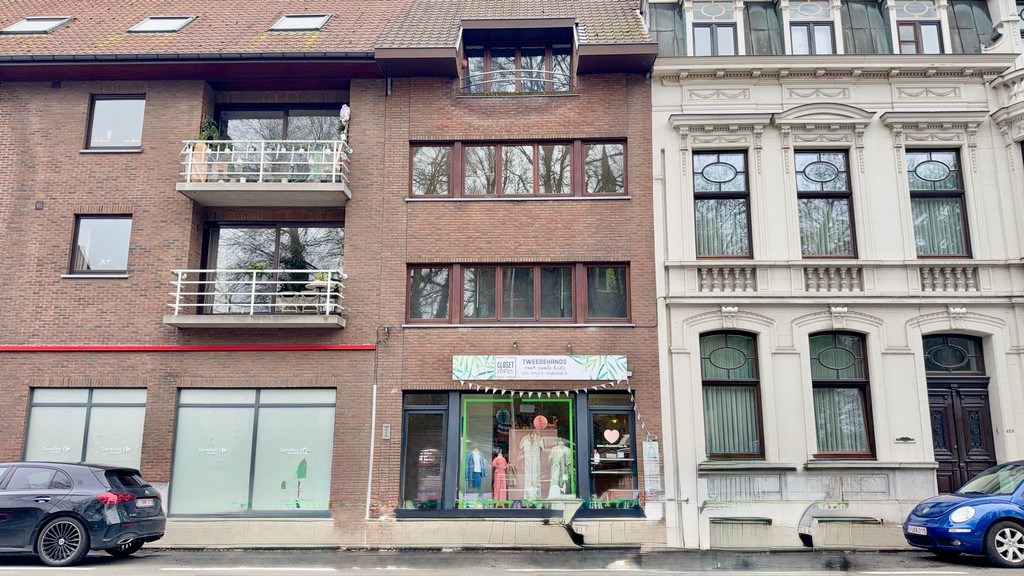 Commercieel gelegen handelsruimte te huur in Sint-Amandsberg