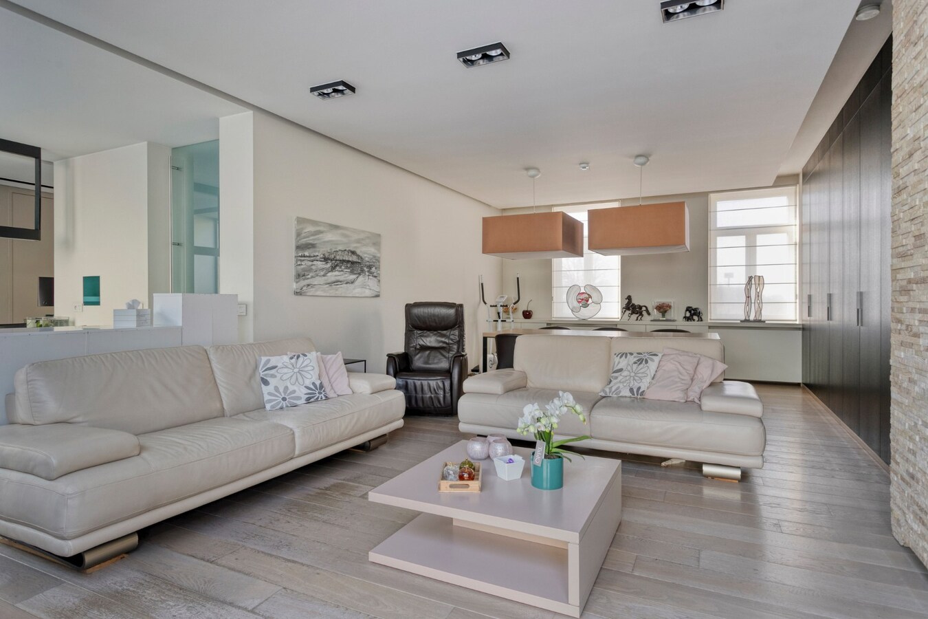 Uitzonderlijke exclusieve herenwoning met verrassende loods van 3 etages 