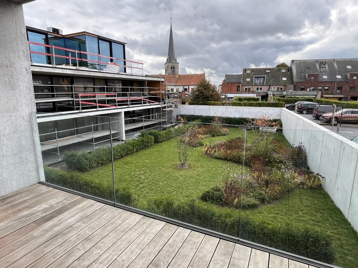 Ruim 2 slpk-appartement incl. staanplaats en kelderberging. 