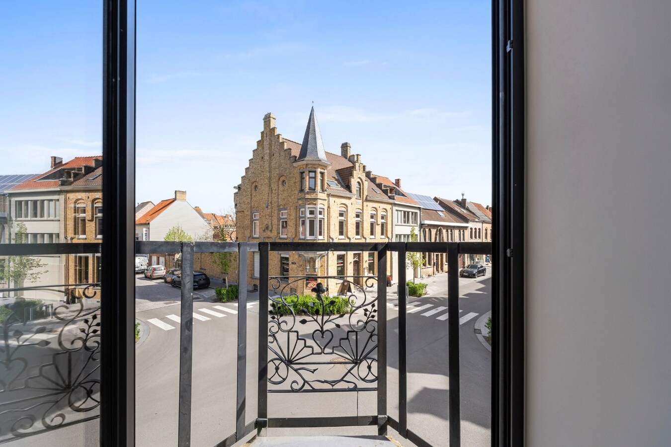 Luxueuze totaalrenovatie | ruim 2 slaapkamer appartement met terras 