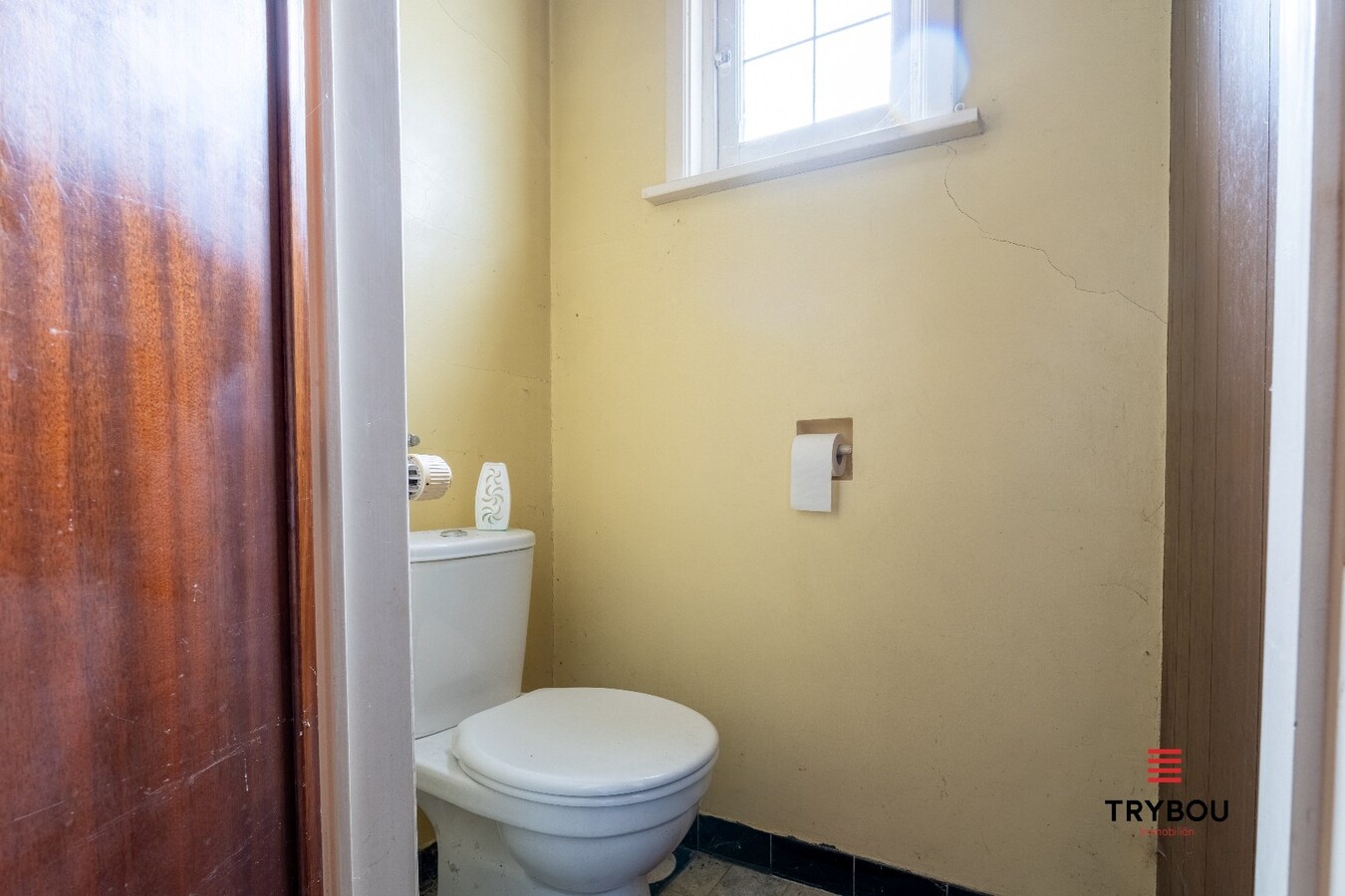 🏠 Te koop in het hart van Diksmuide – Woning met woon-winkelcombinatie en charmant stadstuintje 