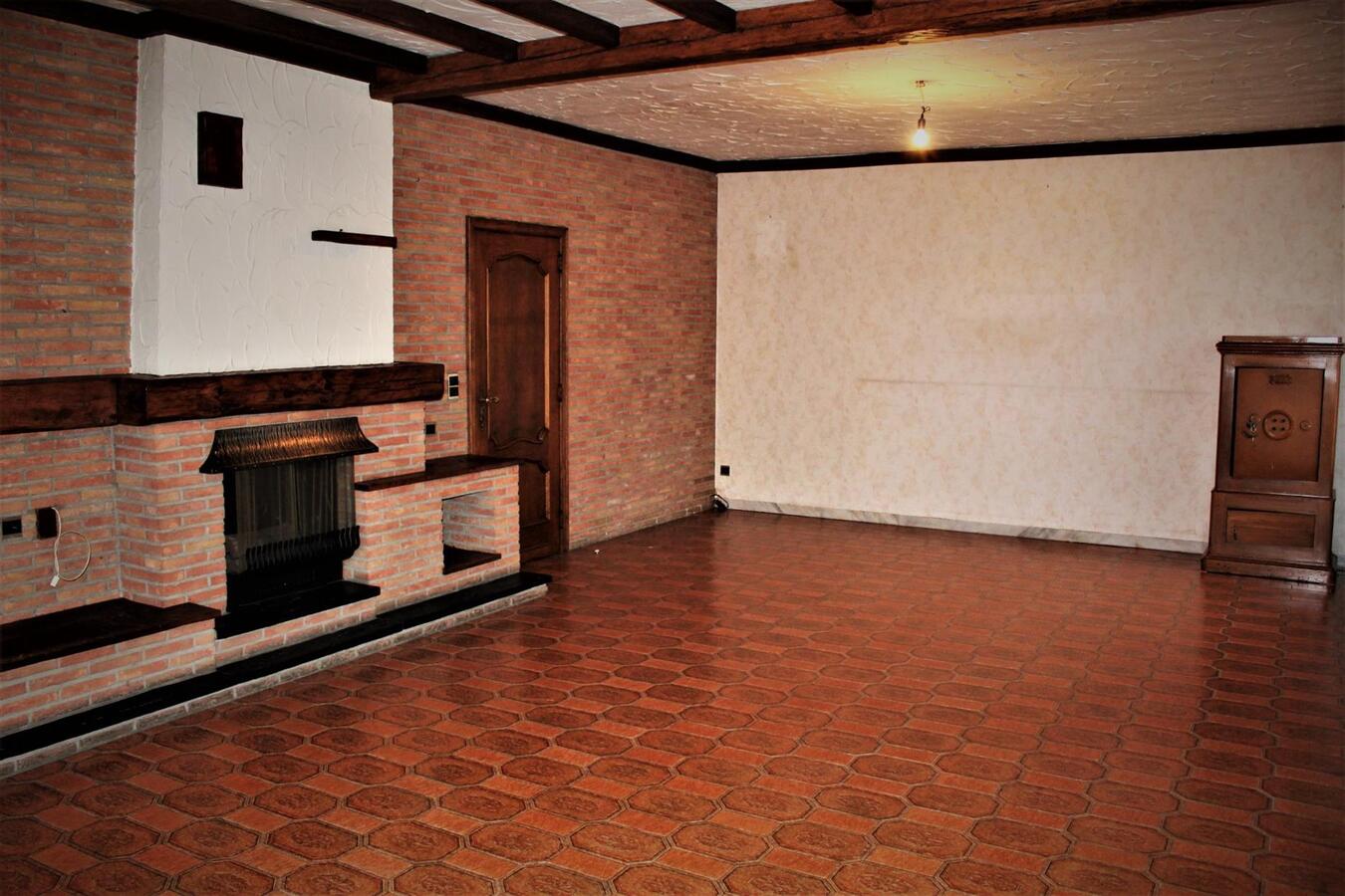 Woning (5 slaapkamers) met vergunde horecazaak (café), studio, recreatieterrein en weides op ca. 1.5ha te Kortenaken (Vlaams-Brabant) 