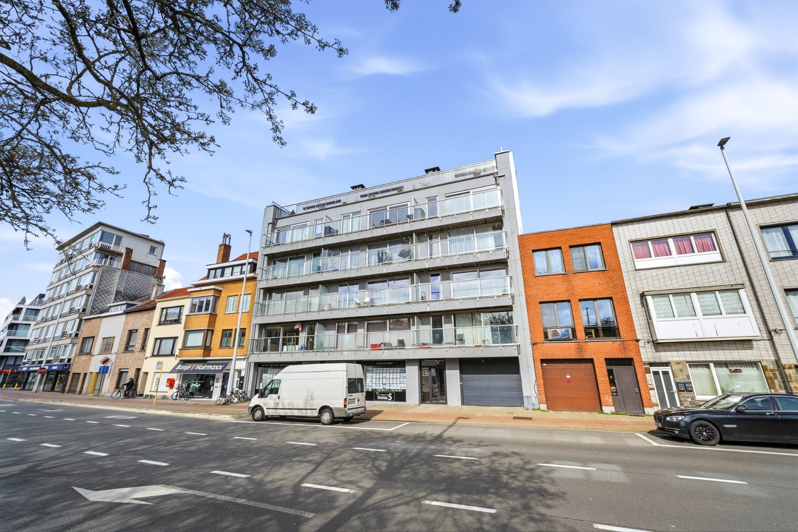Ruim appartement met 3 slaapkamers, 2 terrassen, garage en staanplaats in Oostende 