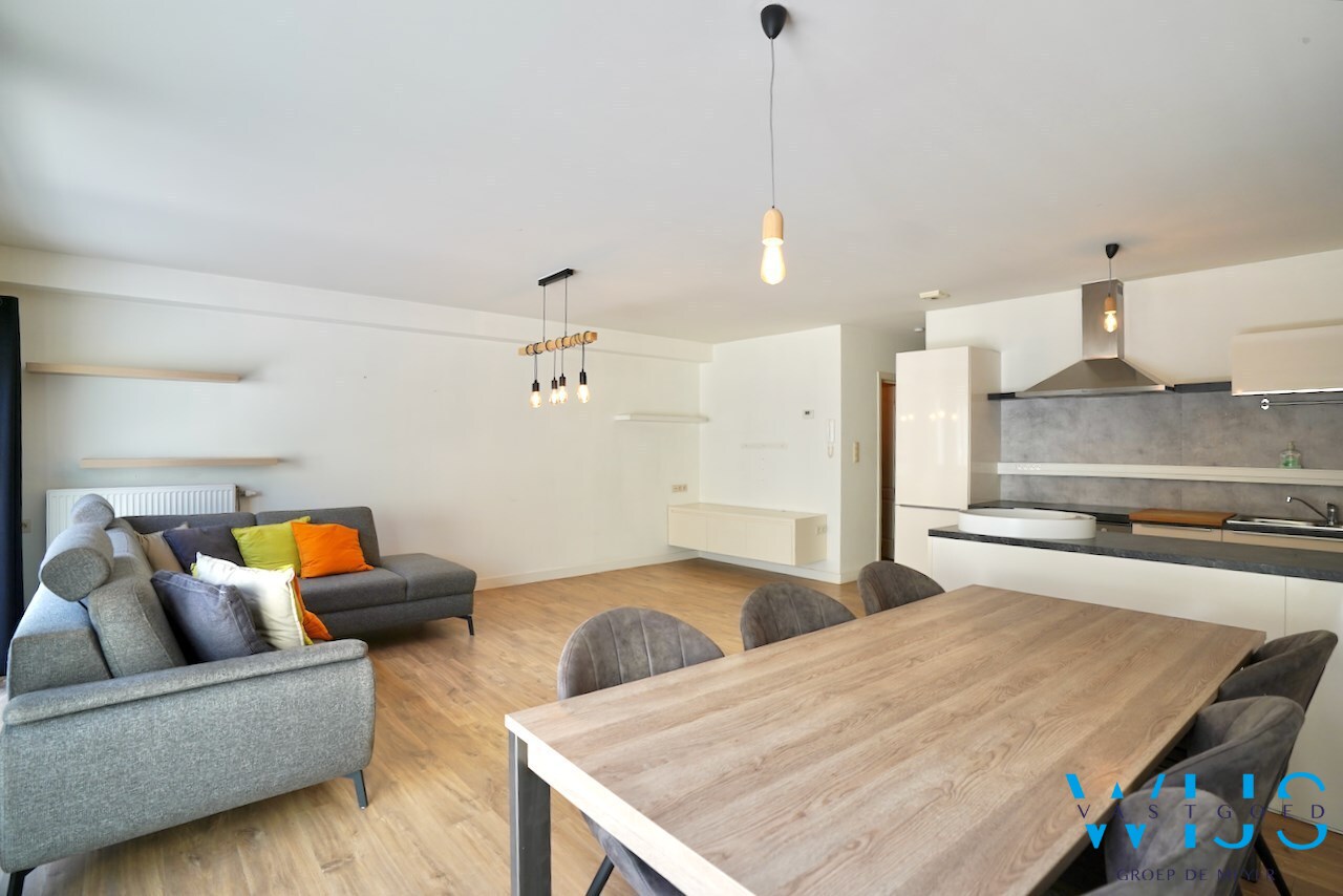 Prachtig ruim 1 slaapkamer appartement op het gelijkvloers met toffe tuin ! 