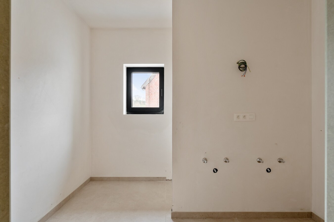 Exclusieve halfvrijstaande woning te koop na transformatie van bestaande hoeve naar 2 BEN-woningen! 